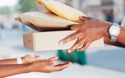Ritiro pacchi a domicilio: come funziona e quali sono i costi?